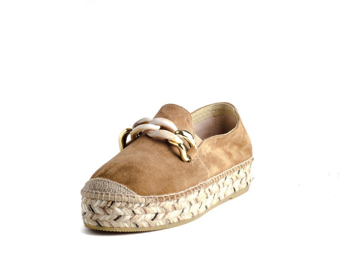 VIGUERA 2041 mocasin esparto con adorno de cadena taupe