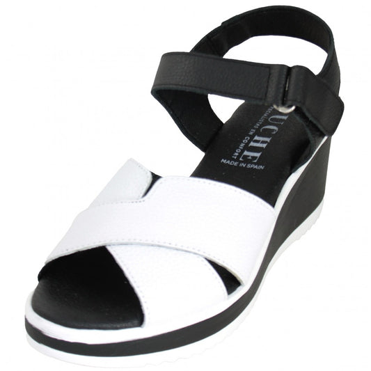PUCHE 7017 sandalia confort cuña media negra y blanca